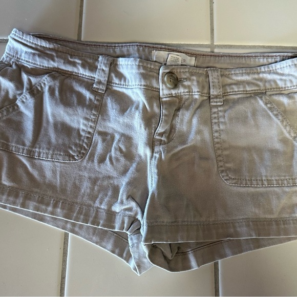 VINTAGE Hollister Women's Shorts - Light Pink, Olive Green, Khaki - Picture 2 of 12